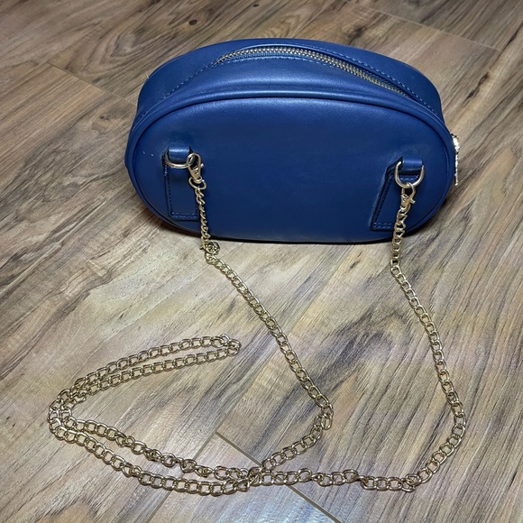 🔥Blue purse camera bag with gold chain🔥 - Picture 4 of 6